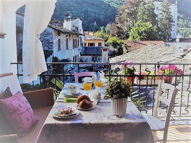 Bb Chiavenna Centro Storico Bed and Breakfast Buitenkant foto