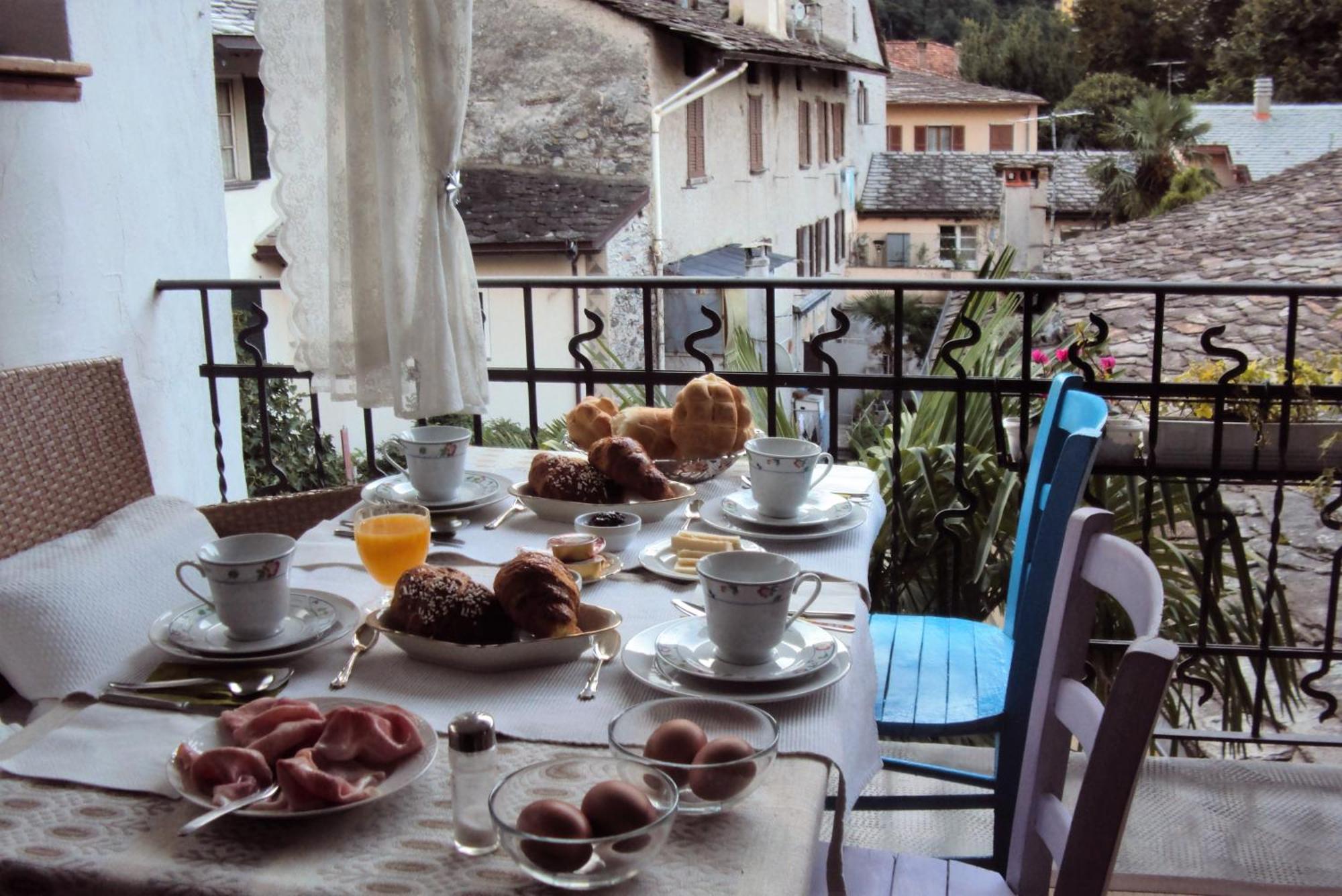 Bb Chiavenna Centro Storico Bed and Breakfast Buitenkant foto